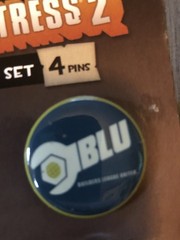Team Fortress 2 Loot Crate Exclusive 4 Pin Button Set New on Card