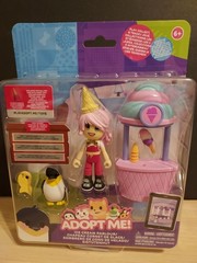 2023 Debut JAZWARES ADOPT ME! Ice Cream Parlour Figure Set NIB! 7R