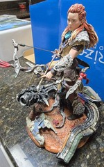PlayStation Horizon Zero Dawn Collector’s Edition PS4 Aloy Statue, Art Book, Gam