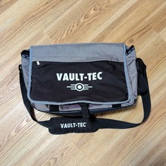 ThinkGeek Vault-Tec General Issue Survival Messenger Bag Fallout 4 Padded Adjus…
