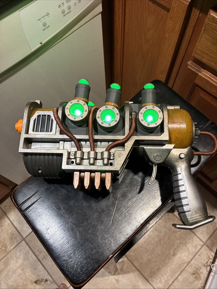 Fallout Plasma Pistol Replica Official Bethesda Thinkgeek Chronicle Cosplay