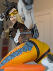 OVERWATCH TRACER Statue Lot-Blizzard Team signed Box, T-Shirt,Poster,Coins