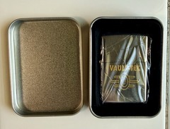 FALLOUT VAULT-TEC CHROME FLIP LIGHTER (Vault-Tec Gold Logo) Tin Case & Protector