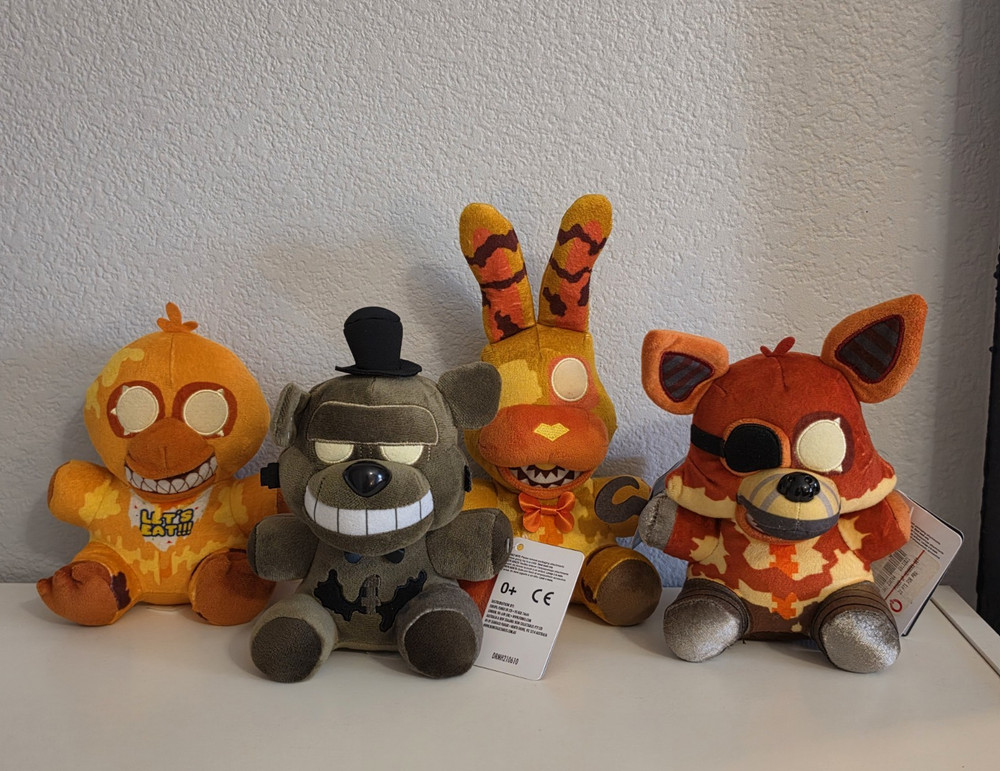 NEED GONE — Funko Five Nights at Freddy’s Curse of Dreadbear Plushies Lot of 4