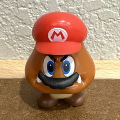Nintendo Super Mario Goomba Mini Figure w/ Mario Hat 2788KT01
