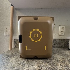 Vault-Tec Limited Issue Fallout Pip-Boy Collectible Case PIP R4.5486VTT-004-111