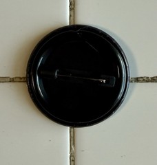 FALLOUT VAULT-TEC METAL PIN BUTTON (Black) Game Memorabilia-Prop-Replica