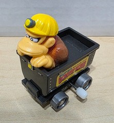 Rare Vintage 1998 Japanese Nintendo Donkey Kong Country Minecart Wind-Up Toy Set