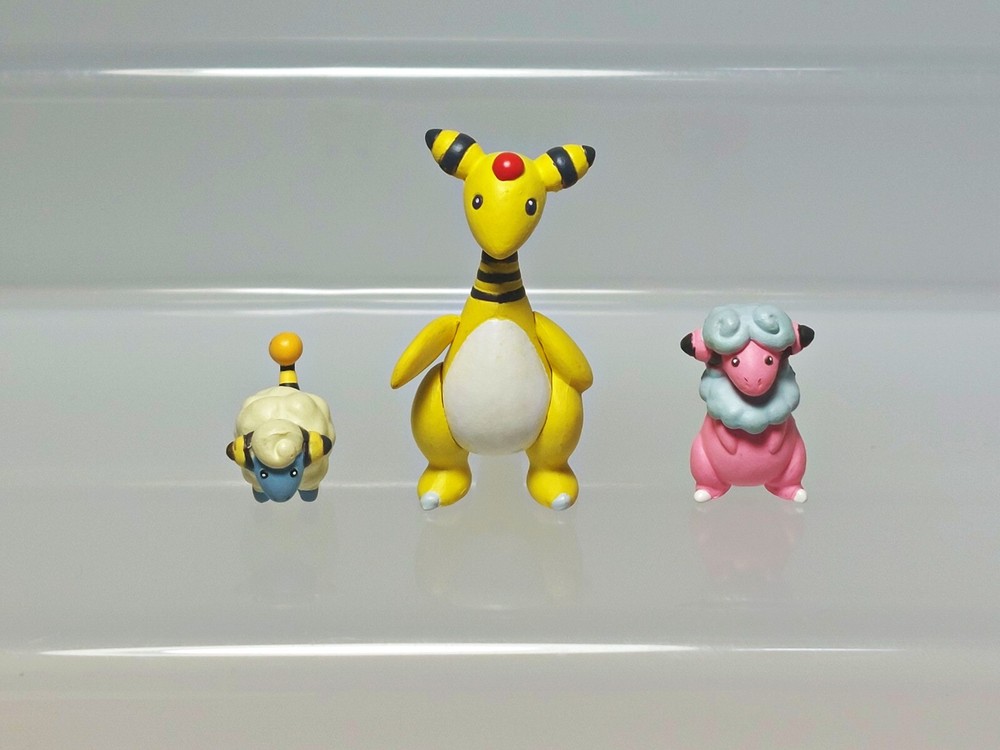 Ampharos Flaaffy Mareep Pokemon Zukan 1/40 Scale Figure Tomy 2009 G03 0.4-1.4in
