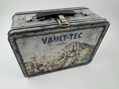 FALLOUT 3 VAULT-TEC LUNCH BOX (From Collector’s Edition)