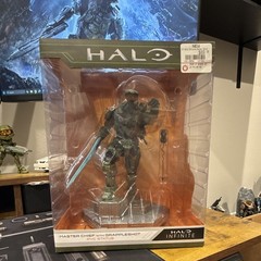 Dark Horse Halo Infinite Master Chief with Grappleshot PVC Statue