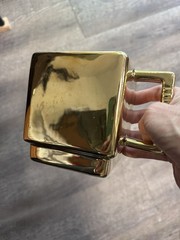 THE LEGEND OF ZELDA NES Gold Game Cartridge Mug NINTENDO 27 fl. Oz. 800 ml. 2019
