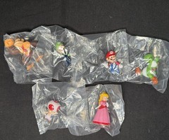 Nintendo Super Mario Mini Figures Lot 6 Luigi Mario Yoshi Peach Toad DK Sealed