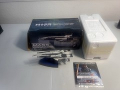 Dark Horse Mass Effect Alliance Normandy SR-1 Ship Replica Statue with Box 2013