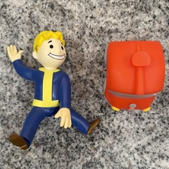 2018 Bethesda/Fallout Video Game Figure CABLE GUY VAULT BOY w/ Red Vinyl Car-Toy