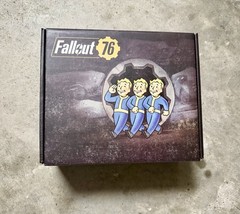 Fallout 76 Tricentennial Collector Box Set Vault Boy Figure Pin Socks Sign