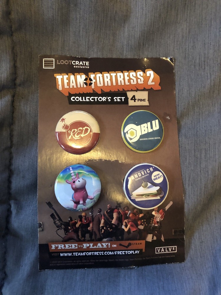 Team Fortress 2 Loot Crate Exclusive 4 Pin Button Set New on Card