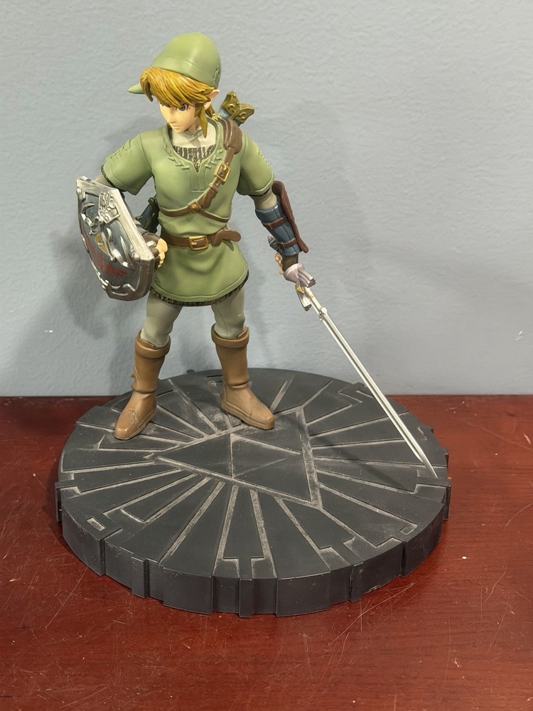 legend of zelda link Dark Horse Link statue