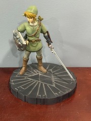 legend of zelda link Dark Horse Link statue