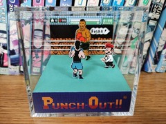 Punch out!! Mac vs Mike Tyson Handmade Diorama – NES Gaming Cube – Fanart