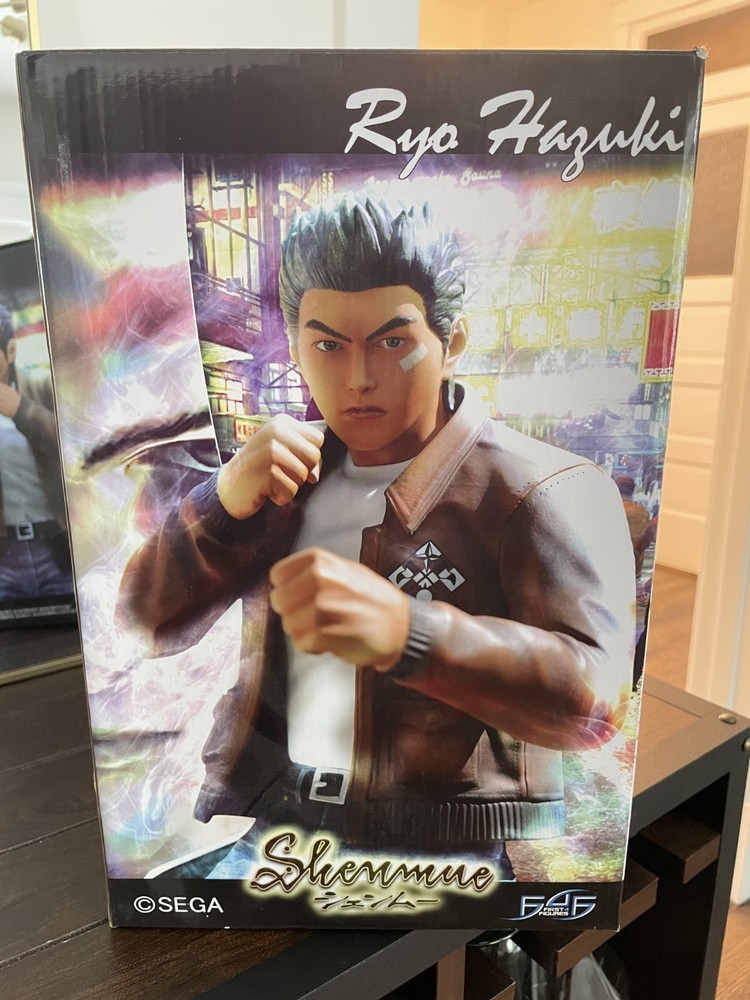 Ryo Hazuki First 4 Figures Statue (219 / 750)