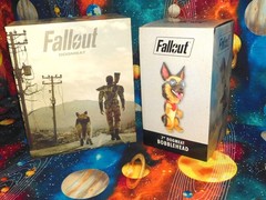 Fallout Dogmeat Bobblehead & Chronicle Dogmeat Statue