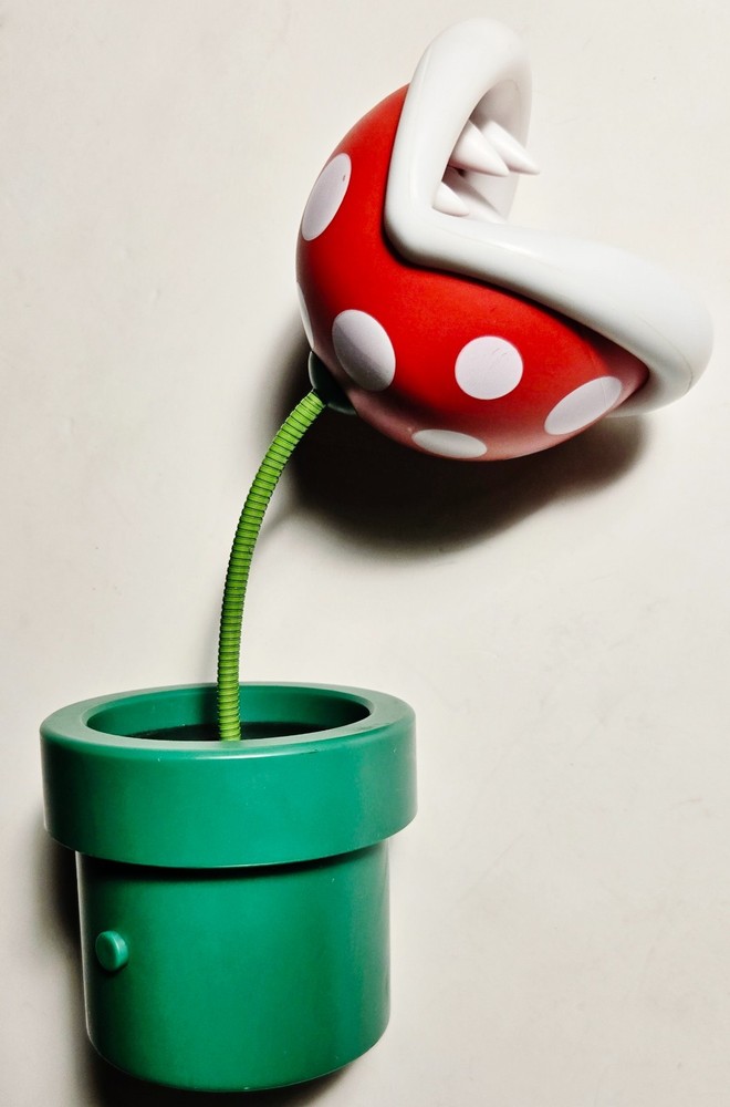 Super Mario Piranha Plant Poseable Lamp LED Novelty Desk Light Paladone Nintendo