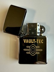 FALLOUT VAULT-TEC CHROME FLIP LIGHTER (Vault-Tec Gold Logo) Tin Case & Protector