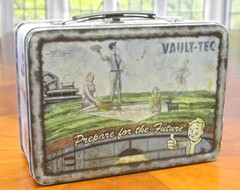 FALLOUT 3 Collectors Ed TIN LUNCHBOX fall out VAULT-TEC Lunch Box