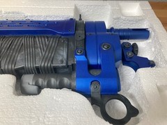 Gears of War 3 Retro Lancer Team Metal Blue Prop Replica NECA