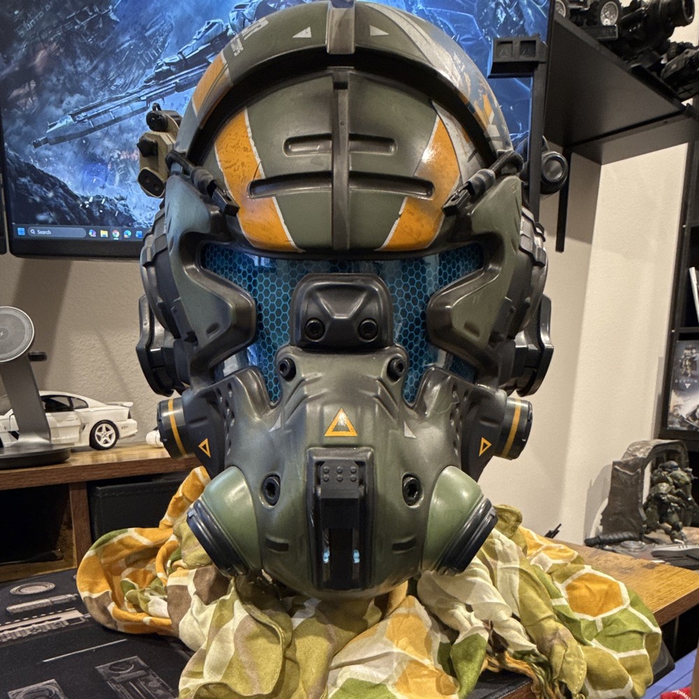 Titanfall 2 Jack Cooper Pilot Helmet LED Light-Up w/ Stand Dog Tags Art Book