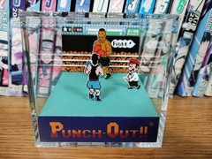 Punch out!! Mac vs Mike Tyson Handmade Diorama – NES Gaming Cube – Fanart