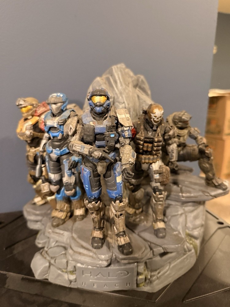 Halo Reach Noble Team Legendary Limited Edition Statue 2010 (INCOMPLETE)