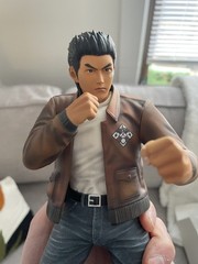 Ryo Hazuki First 4 Figures Statue (219 / 750)