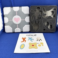 Portal 2 Companion Cube Cookie Cutter Set – Think Geek / Valve (2011) HTF!