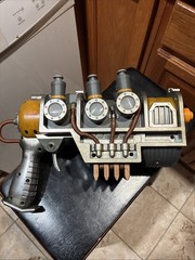 Fallout Plasma Pistol Replica Official Bethesda Thinkgeek Chronicle Cosplay
