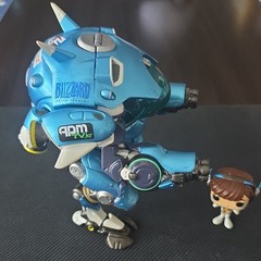 Funko Pop Blizzard Overwatch #177 D.Va MEKA Vinyl Figure w/ Mini D.Va Figure