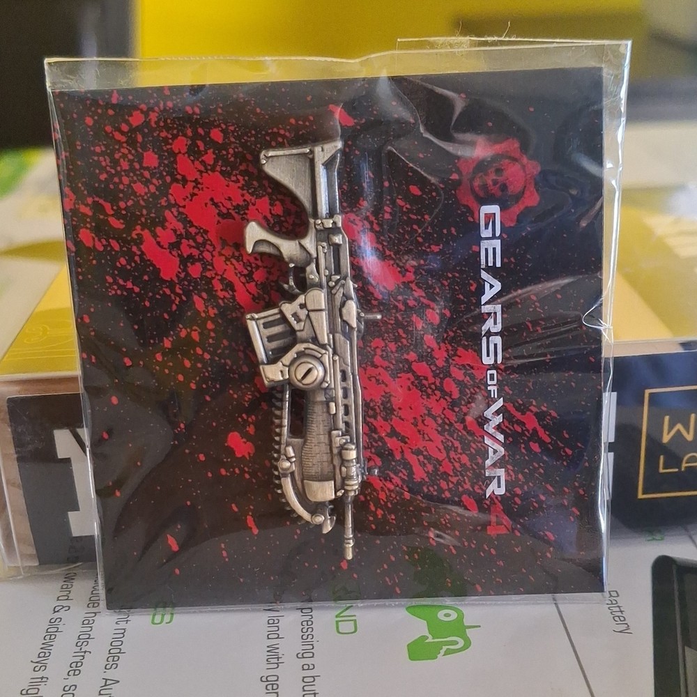 Loot Crate Glossy Gears of War 4 Gears Lancer Pin Collectible 2018