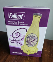Fallout Nuka Cola Quartz Glass Rocket Bottle & 10 Caps Replica Official NEW