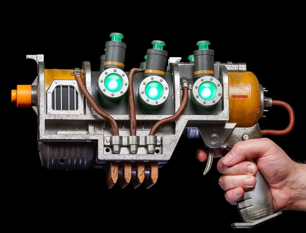 New Fallout Plasma Pistol Replica Official Bethesda Thinkgeek Chronicle Cosplay