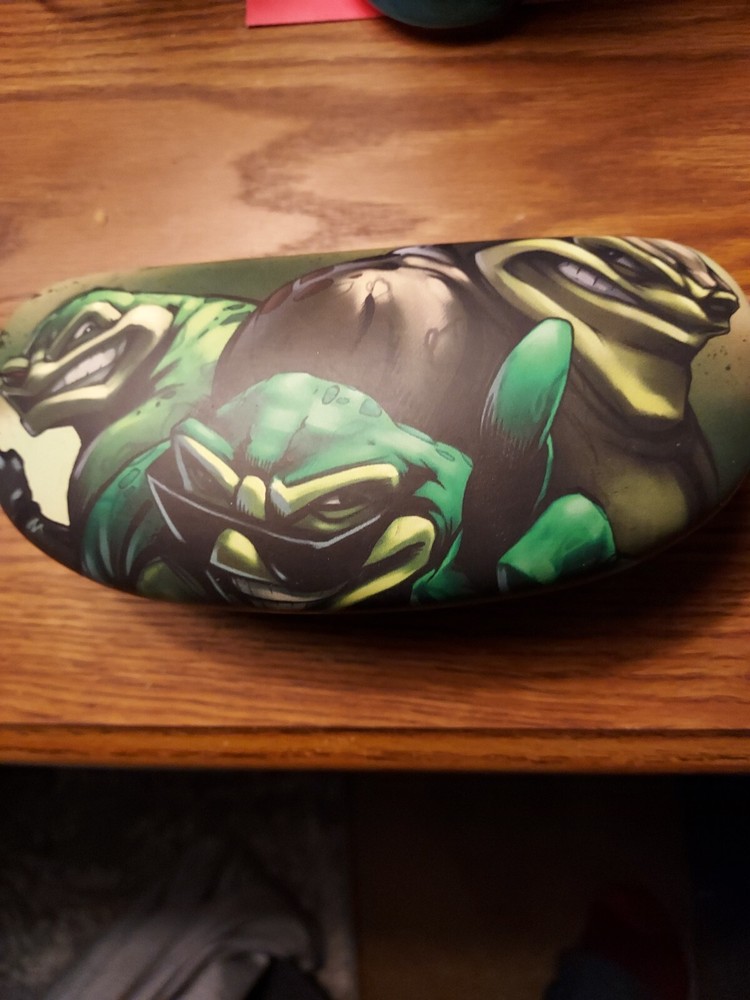 Loot Crate BattleToads eye glasses sunglasses clam shell hard case protector