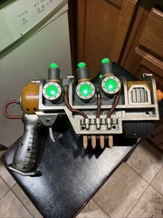 Fallout Plasma Pistol Replica Official Bethesda Thinkgeek Chronicle Cosplay