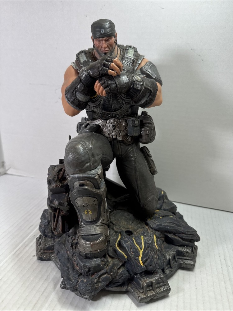 Gears of War 3 Marcus Fenix Collectors Figure Limited Edition Statue Epic Games
