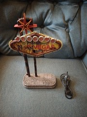 Fallout New Vegas Welcome Sign Light up Lamp 10″ Statue Figure + COA (454/1000)