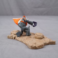 Halo Loot Crate Icons 11 figures, Some broken, bases, in-complete