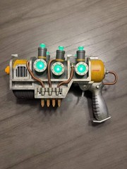 Fallout Replica Plasma Pistol Chronicle Collectibles Thinkgeek