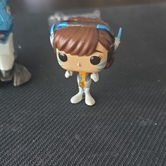 Funko Pop Blizzard Overwatch #177 D.Va MEKA Vinyl Figure w/ Mini D.Va Figure