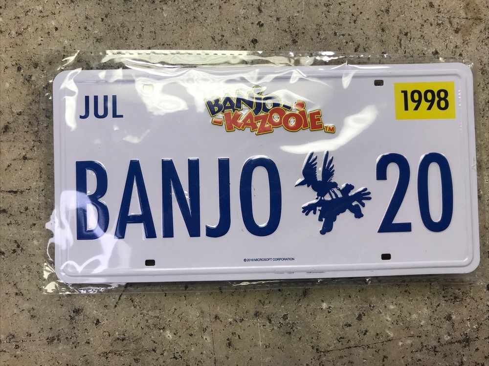 Banjo Kazooie Loot Crate Exclusive 2018 License Plate Metal Plaque w/ Stand 8×4″