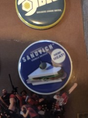 Team Fortress 2 Loot Crate Exclusive 4 Pin Button Set New on Card
