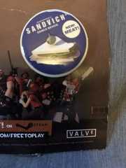 Team Fortress 2 Loot Crate Exclusive 4 Pin Button Set New on Card